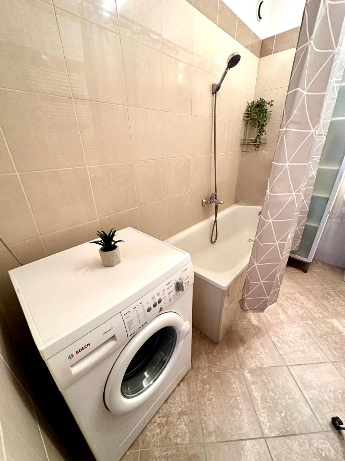 City Center Apartment With Balcony Βουδαπέστη Εξωτερικό φωτογραφία